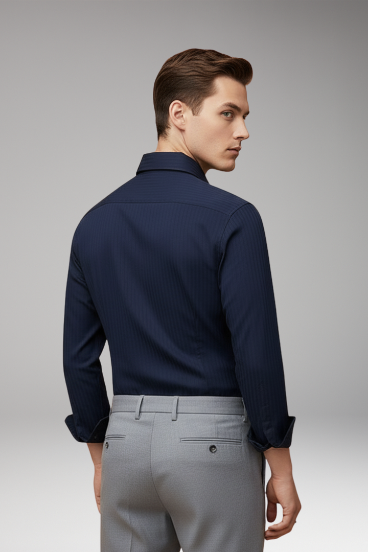 Men’s Dress Shirt with Vertical Stripes and Defined Fit