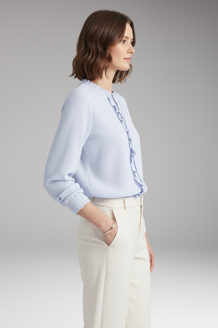 Women’s Blouse with Round Neckline and Even Exterior