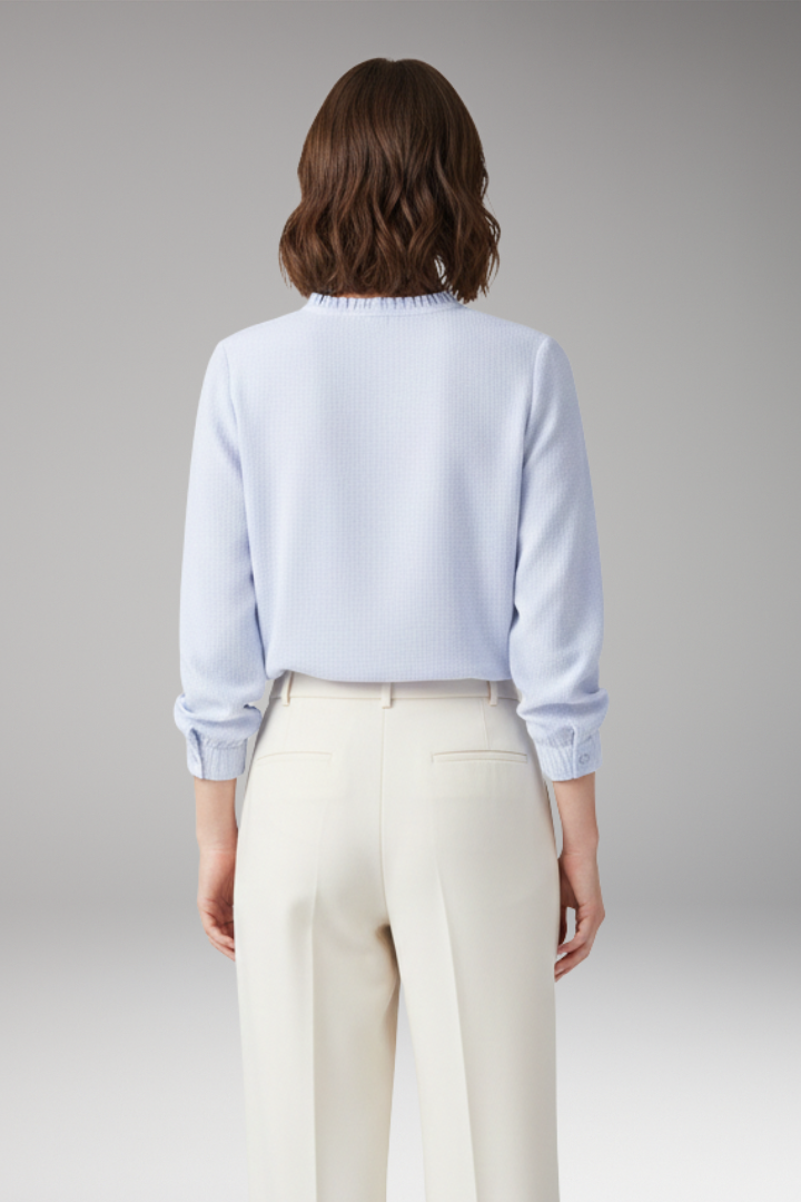 Women’s Blouse with Round Neckline and Even Exterior